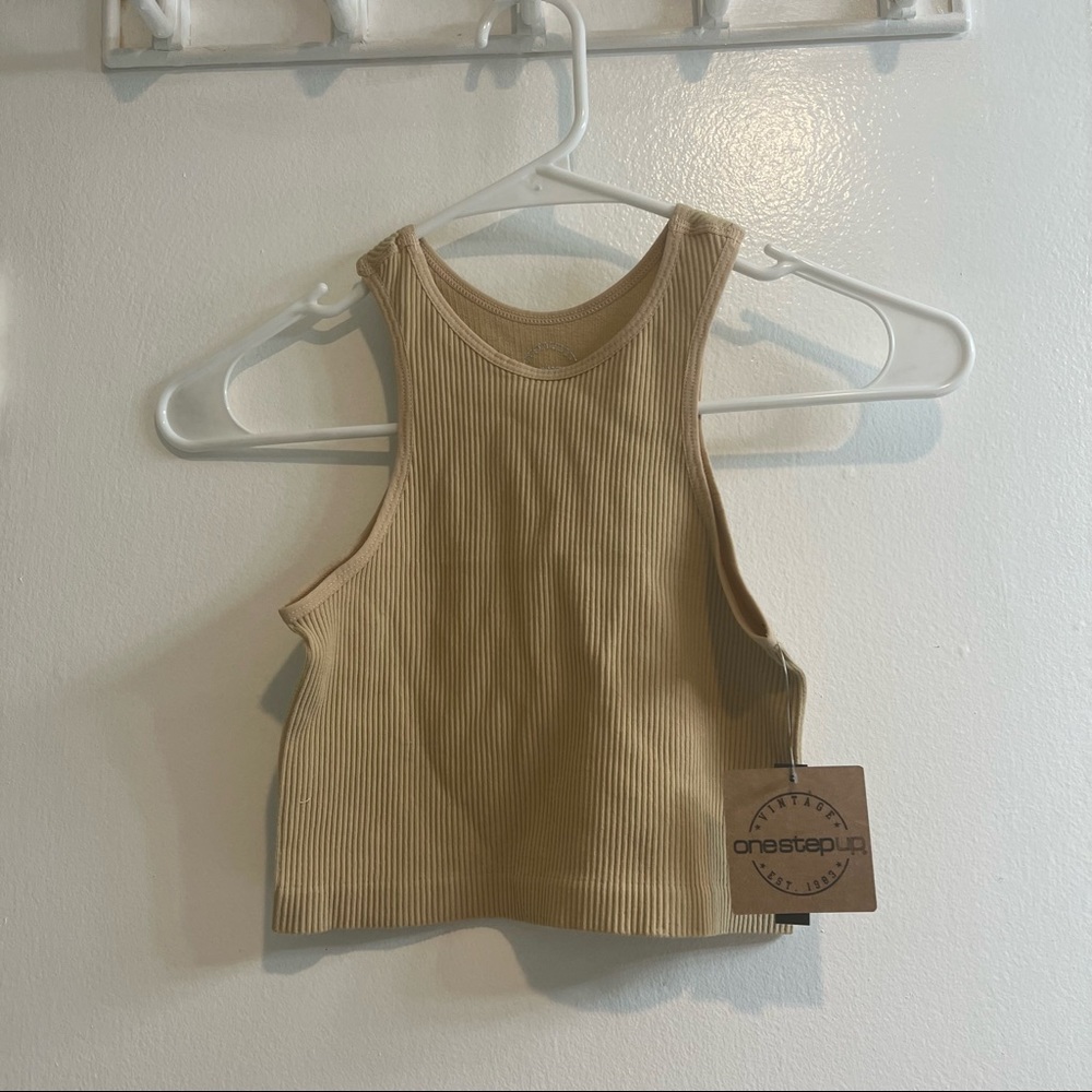 One Step Up - Tan croptop